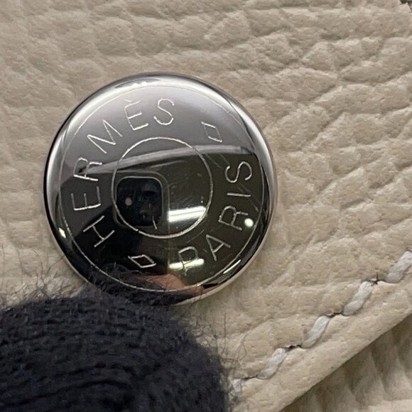 HERMES H Tag Phone Case Epsom Craie - Picture 8 of 11